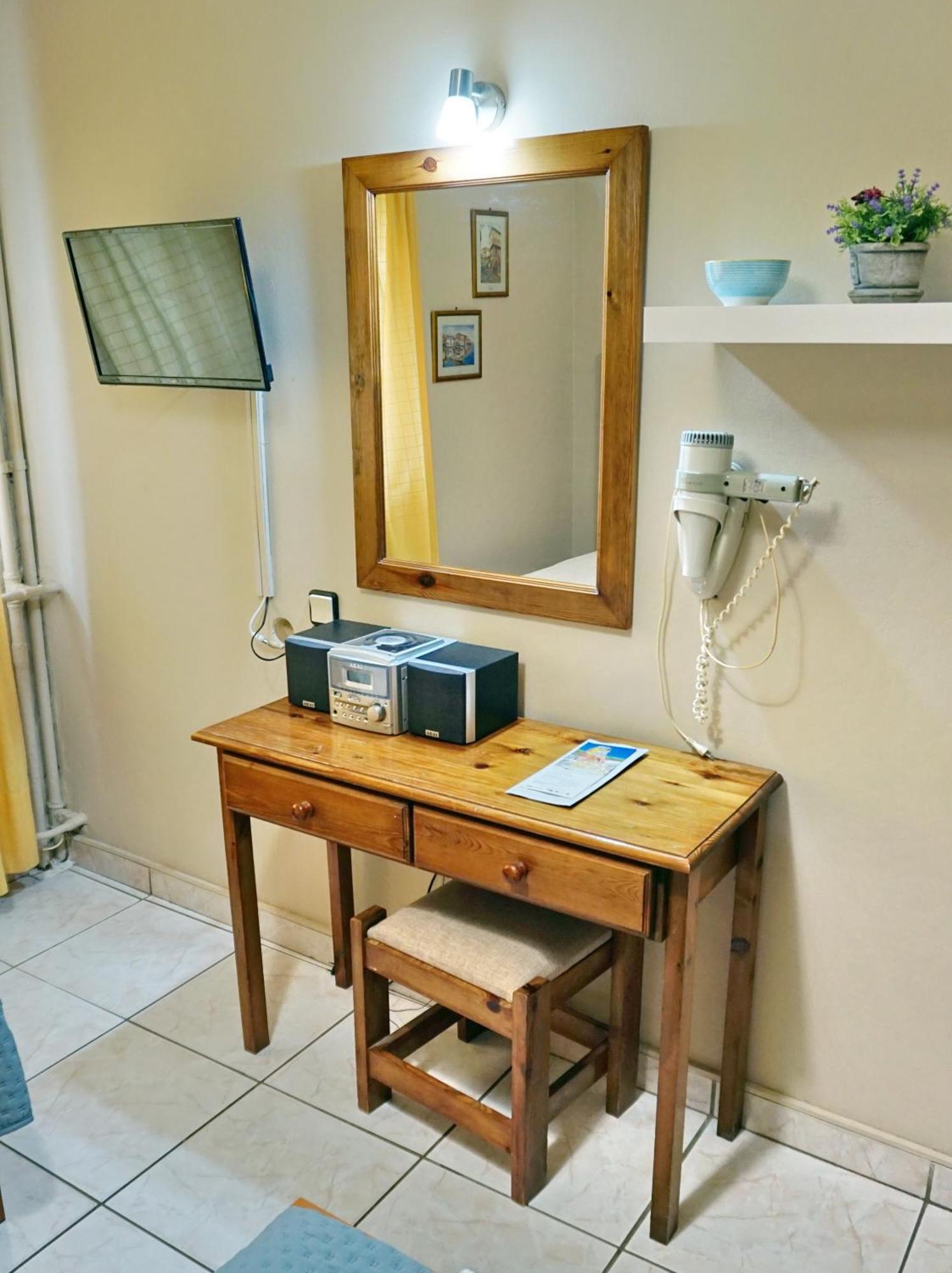 Sourada Studios Mytilene Luaran gambar